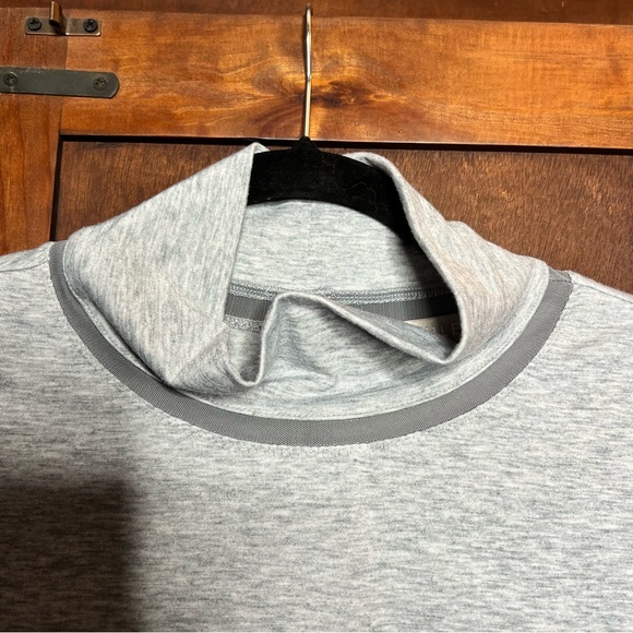 Athleta Industry Tank Top Womens Medium Grey Heather Sleeveless Athleisure Top - Picture 4 of 7